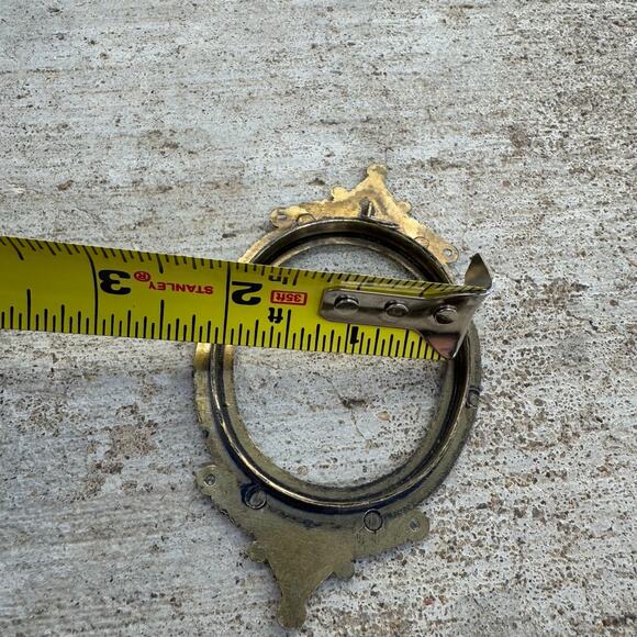 VINTAGE Picture Photo Frame 2x2.5” Brass? Metal Floral Ornate Oval Shape - Picture 3 of 4